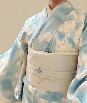 水色の着物姿の女性 水色の着物姿の女性の写真
