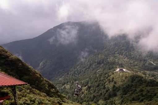 山とロープウェイ 山とロープウェイ 風景,ロープウェイ,山の写真素材