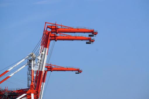 東京湾のガントリークレーンと青空1 東京湾のガントリークレーンと青空1 ガントリークレーン,クレーン,コンテナクレーンの写真素材