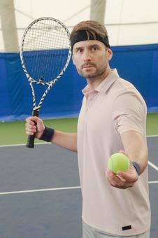 テニスボールを差し出す男性選手 男性,外国人,テニスの写真素材