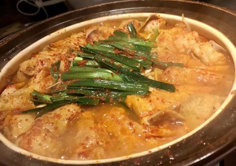 土鍋でぐつぐつ辛味もつ鍋 もつ鍋,土鍋,グツグツの写真素材