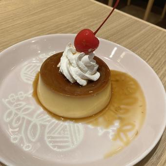 桜桃と生クリーム〜カスタードプリン 桜桃と生クリーム〜カスタードプリンの写真