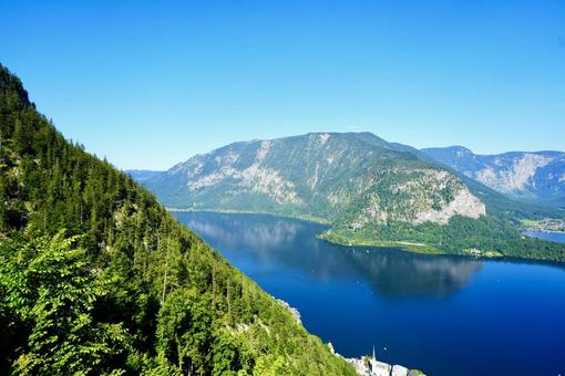 ハルシュタットスカイウォークから望む絶景 ハルシュタットスカイウォークから望む絶景 ハルシュタット,オーストリア,世界遺産の写真素材