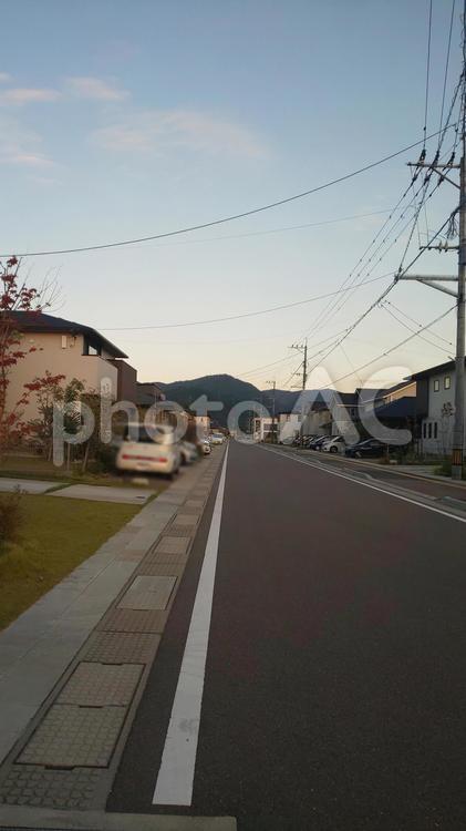 夕方の住宅地-須惠町 乙植木 夕方,夕焼け,住宅地の写真素材