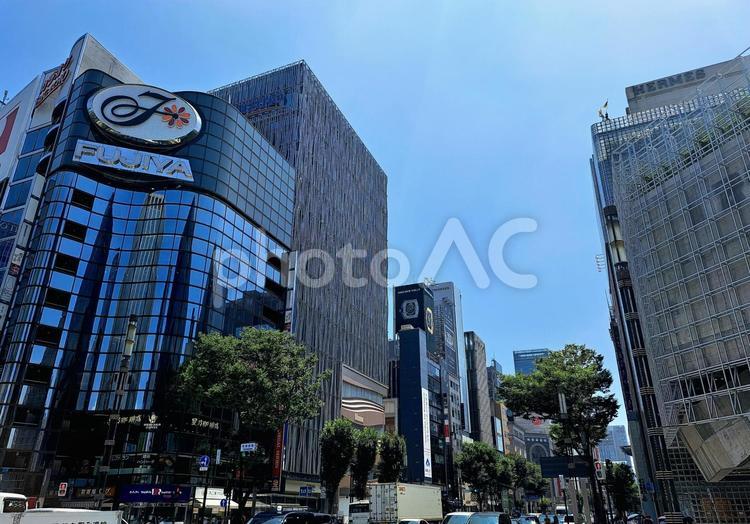 数寄屋橋交差点と銀座クリスタルビル 数寄屋橋交差点,銀座,繁華街の写真素材