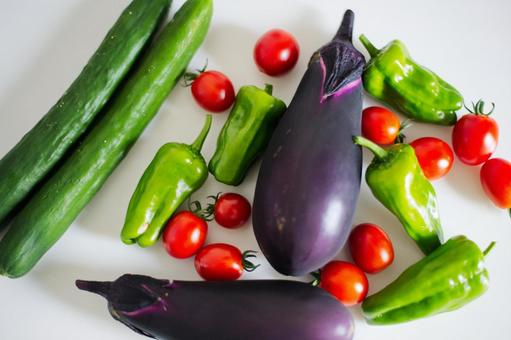 キュウリが並んだ夏野菜 キュウリが並んだ夏野菜 野菜,夏野菜,茄子の写真素材