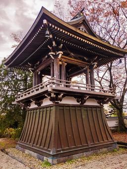秋の紅葉の梵鐘 星顕山,如来寺,梵鐘の写真素材