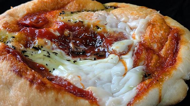 マルゲリータピザパン-05 マルゲリータ,ピザパン,菓子パンの写真素材