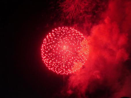 2025年大曲の花火(赤い花火) 2025年大曲の花火(赤い花火)の写真