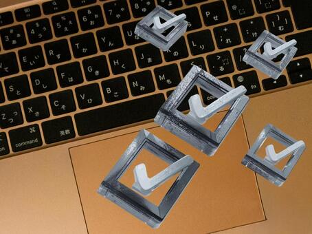 タスク管理やチェック作業をイメージ写真 ノートパソコン,チェックボックス,タスク管理の写真素材