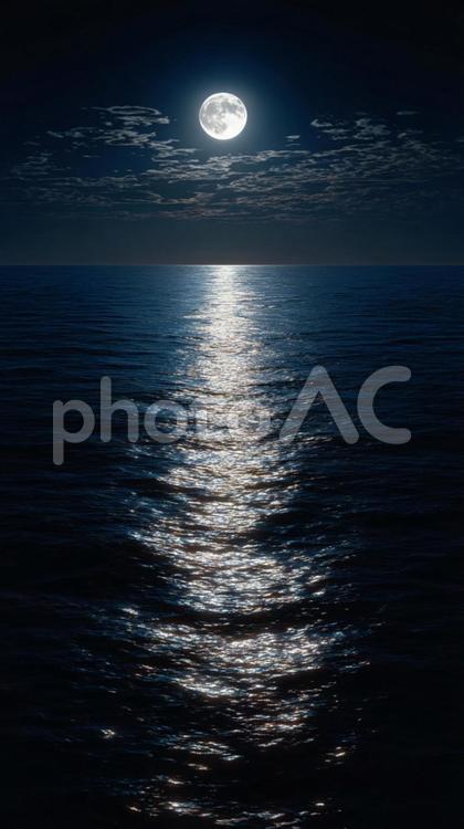 ロマンチックな満月の夜：水面が輝く絶景 月,夜,海の写真素材