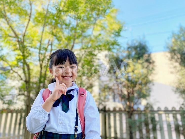 ランドセルと笑顔の小学生の女の子_07 子供,笑顔,制服の写真素材