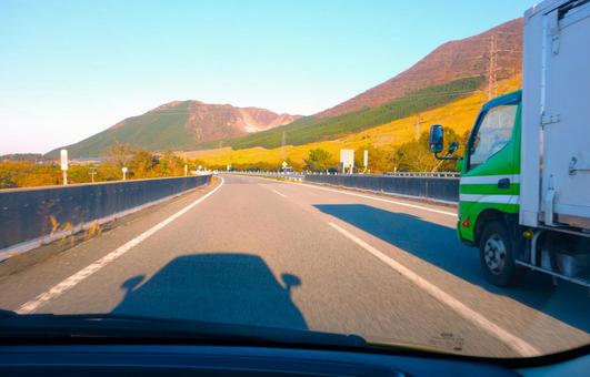 秋の夕方のハイウエイ 高速道路,ハイウエイ,秋の写真素材