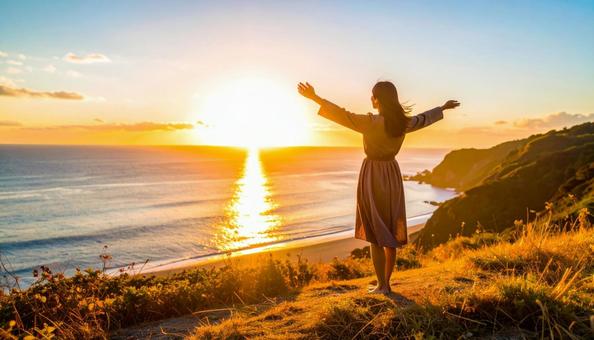 夕暮れの海辺にたたずむ日本人女性 夕暮れの海辺にたたずむ日本人女性の写真