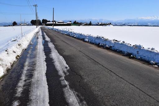 雪道のわだち 雪道の轍,轍,タイヤ跡の写真素材