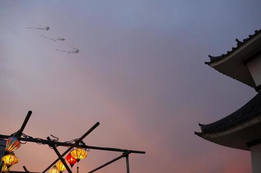 夕方のサンポート高松に揚がるベトナム凧 ベトナム凧,凧,夕方の写真素材