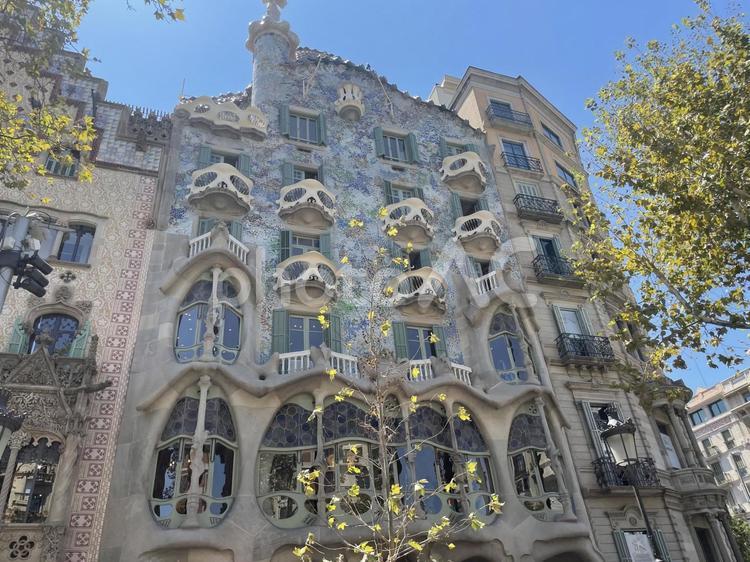 スペイン・バルセロナの世界遺産カサ・ミラ スペイン,ガウディ建築,ガウディの写真素材