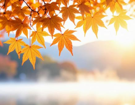 霞の朝に照らされる紅葉と山並みの風景 霞の朝に照らされる紅葉と山並みの風景の写真