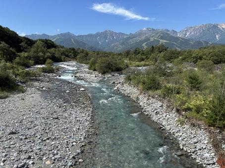 松川大橋から望む夏の五竜岳 松川大橋から望む夏の五竜岳 松川大橋,五竜岳,北アルプスの写真素材