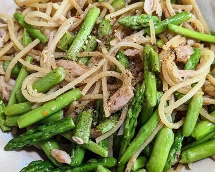 ツナとアスパラガスたっぷりの和風パスタ パスタ,料理,ごはんの写真素材