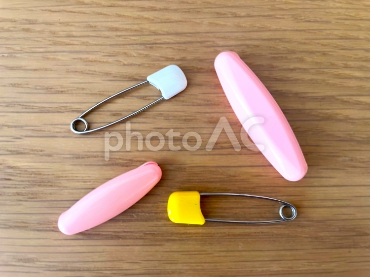 安全ピンいろいろ１ 安全ピン,ピン,名札の写真素材