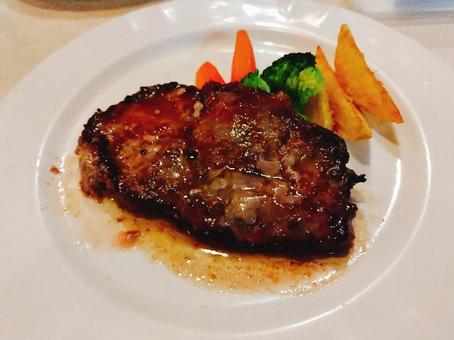 洋食屋さんの牛肉ステーキ ステーキ,洋食,牛肉の写真素材