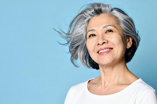 シニア日本人女性の美容ポートレート シニア日本人女性の美容ポートレートの写真