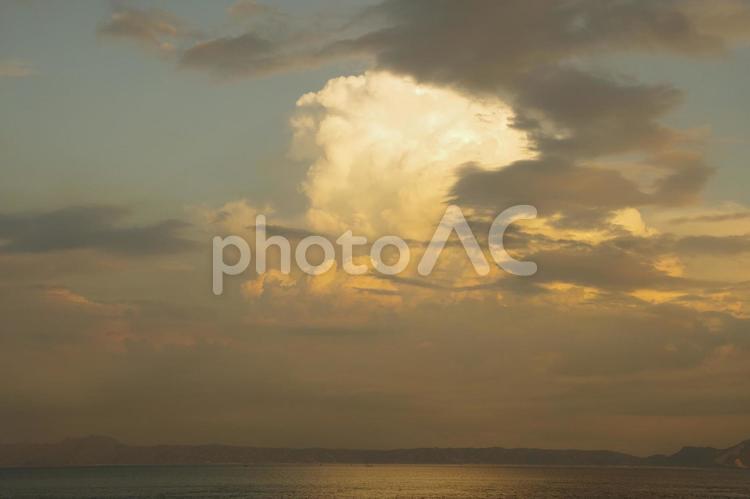 有明海に浮かんだ大きな雲 雲,塊,上空の写真素材
