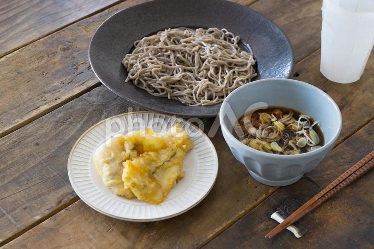 キスの天ぷらとざるそば 蕎麦,ざる蕎麦,和食の写真素材