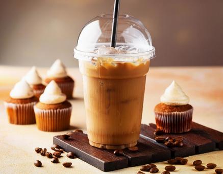 カップケーキとシュークリームの写真