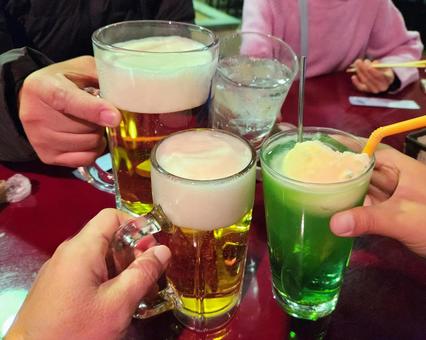 家族で乾杯 家族で乾杯の写真