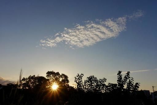 秋の朝空64 秋の朝空64 朝日,日の出,夜明けの写真素材