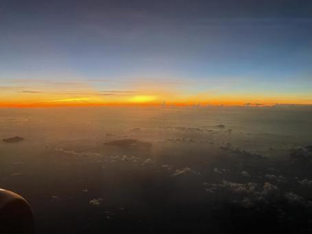 果てしなく広い空 果てしなく広い空 夕焼け,サンセット,地平線の写真素材