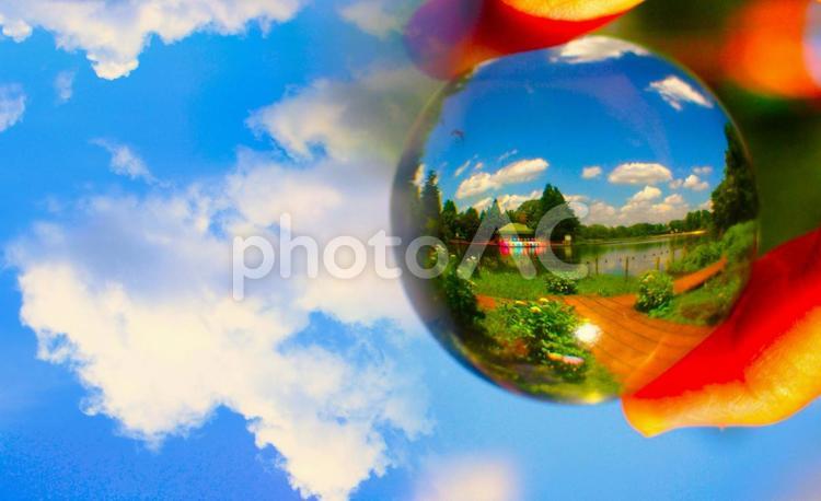 ガラスボールの中の風景 グローバル,爽快,清涼感の写真素材
