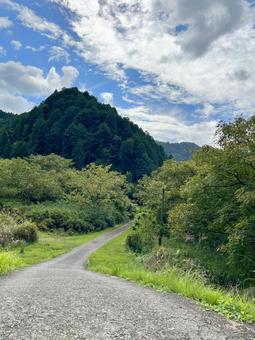 山へと続く道 山へと続く道 山,道,空の写真素材