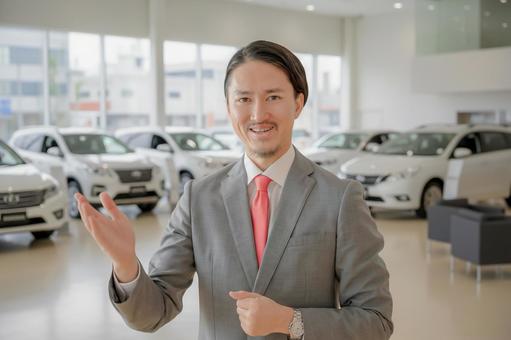 自動車ディーラー 営業マン,セールスマン,ビジネスマンの写真素材