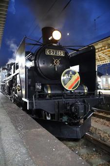 蒸気機関車 SLばんえつ物語 新津駅1 蒸気機関車 SLばんえつ物語 新津駅1の写真