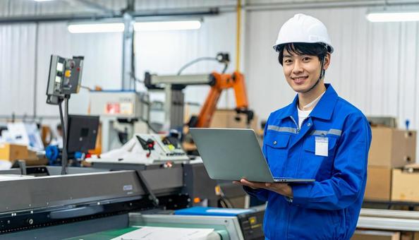 工場の三次元測定機を使う作業服の男性 工場の三次元測定機を使う作業服の男性の写真
