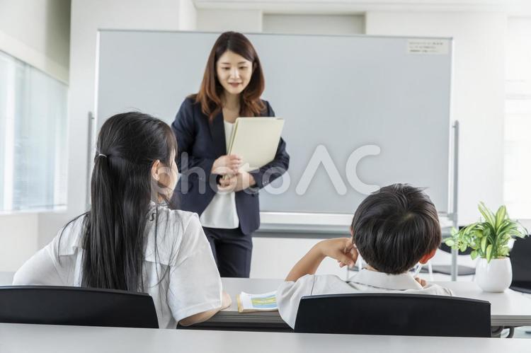 学習塾の講師　cram school 塾,学習塾,習い事の写真素材