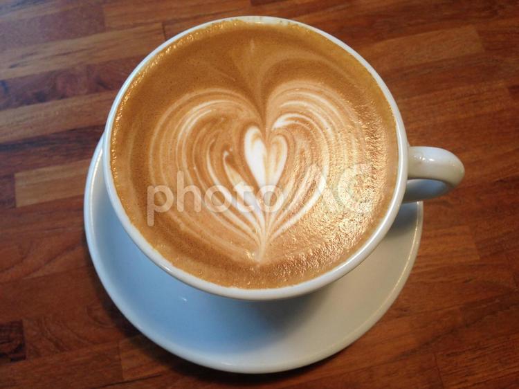 カフェ時間を彩る、至福のラテアート ラテアート,カフェラテ,カフェの写真素材