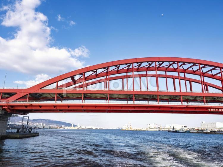 青空と海から見た赤い神戸大橋 神戸大橋,青空,海の写真素材