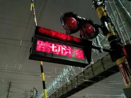 宮田前踏切　警報機 夜,踏切,宮田前踏切の写真素材