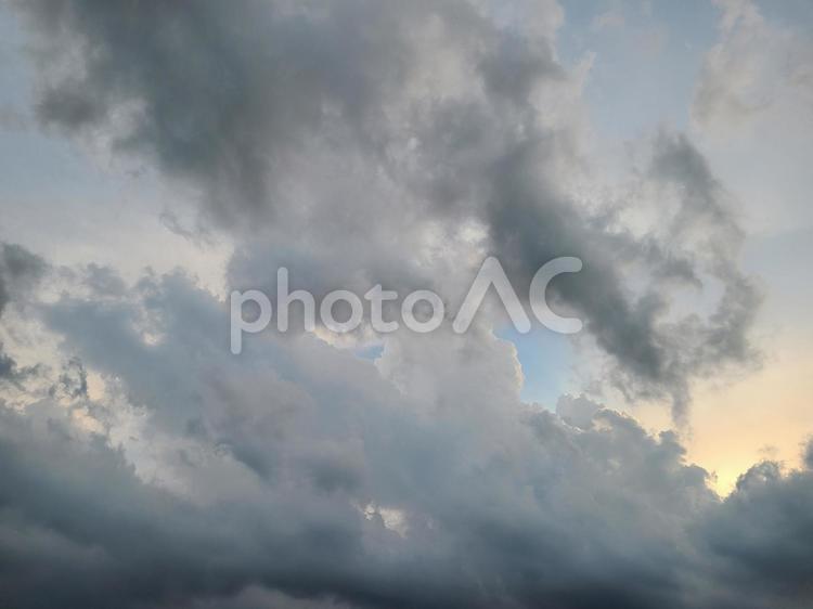美しい夕焼けと雲 美しい,夕焼け,雲の写真素材