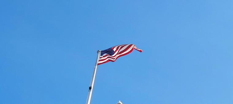 風になびくアメリカ国旗 1 風になびくアメリカ国旗 1の写真