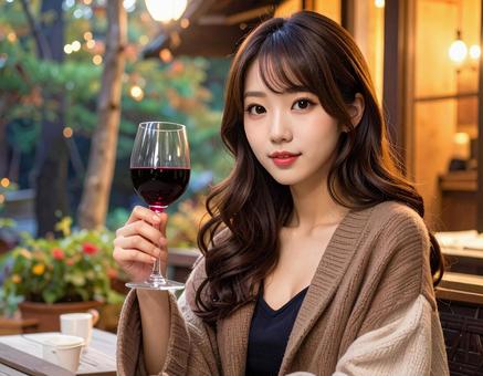 赤ワインを嗜む女性 赤ワインを嗜む女性の写真