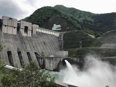 長島ダム 長島ダムの写真