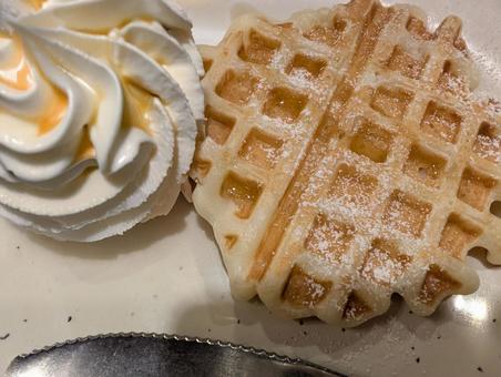 ソフトクリーム添えワッフル ソフトクリーム添えワッフルの写真