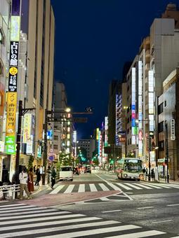 夜の池袋の繁華街　2025年夏 ネオン,繁華街,街並みの写真素材
