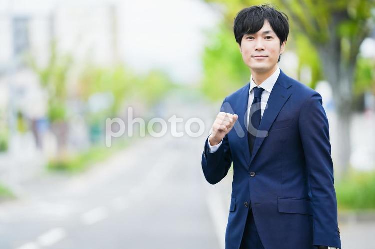 奥行きのある道路とビジネスマン 人物,ビジネス,リクルートの写真素材