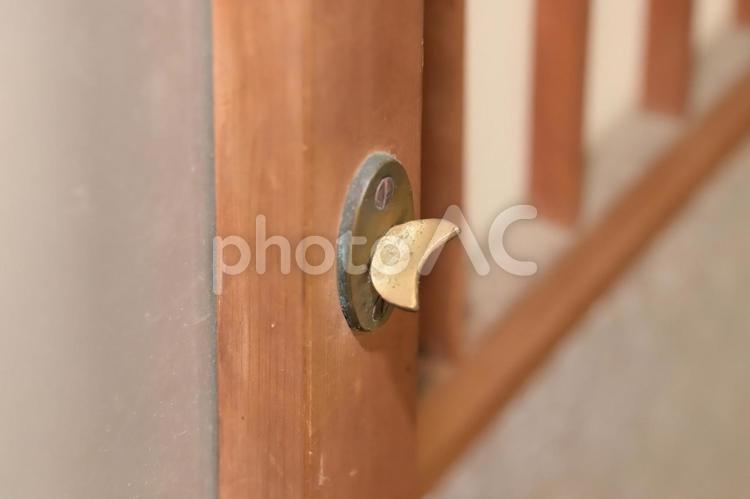 古い建具の回し鍵 鍵,建具,木製の写真素材